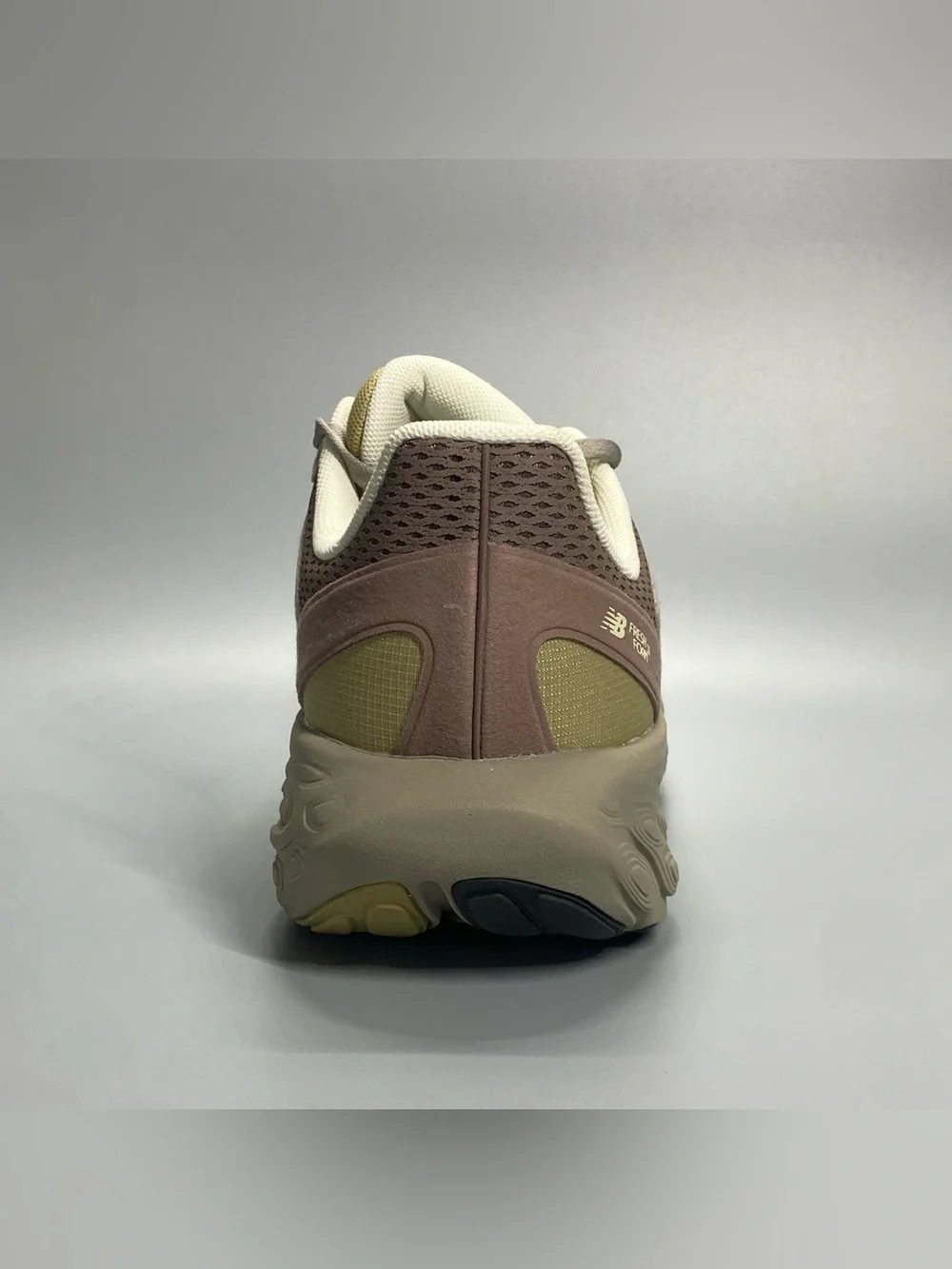 New Balance Fresh Foam Trainer UTRNAC Beige Pink Mens 10.5 Running
